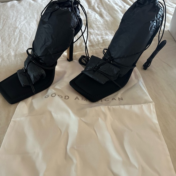 New in box Good American heels size 8 - Picture 4 of 7